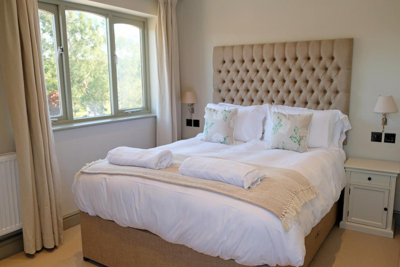 Blacknest Golf And Country Club Hotel *